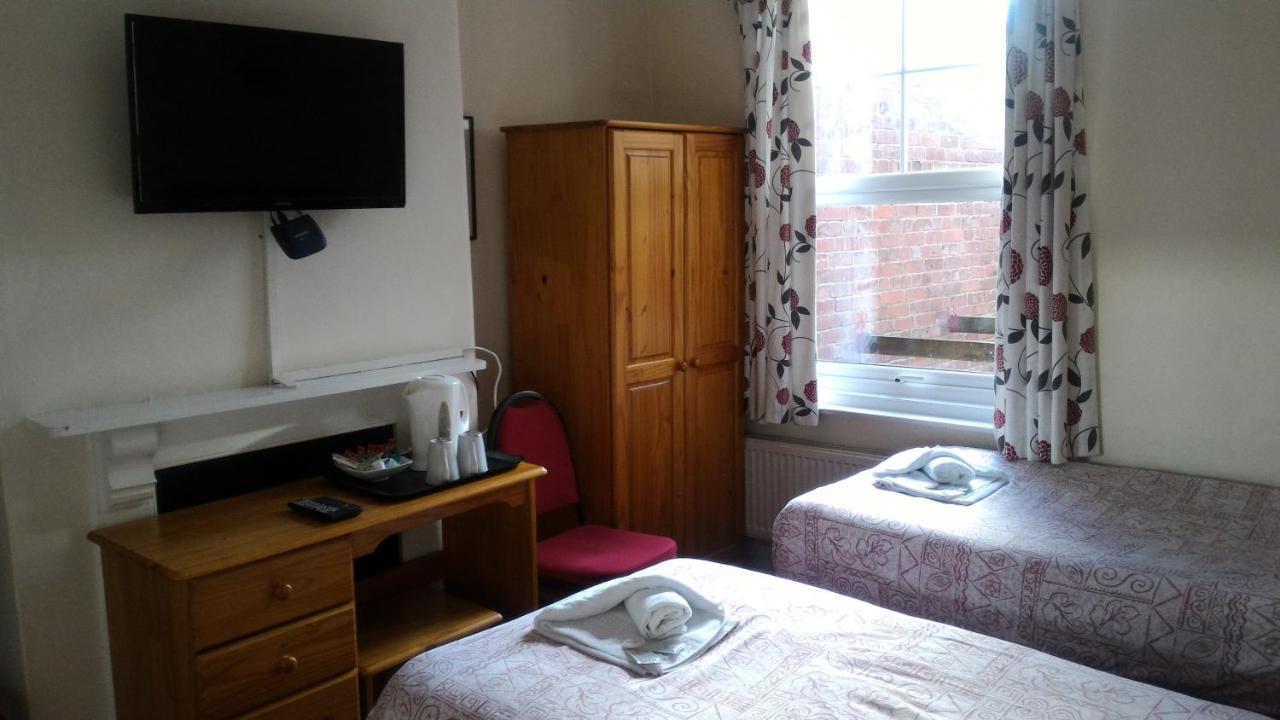 Cedar Lodge Hotel Exeter Esterno foto