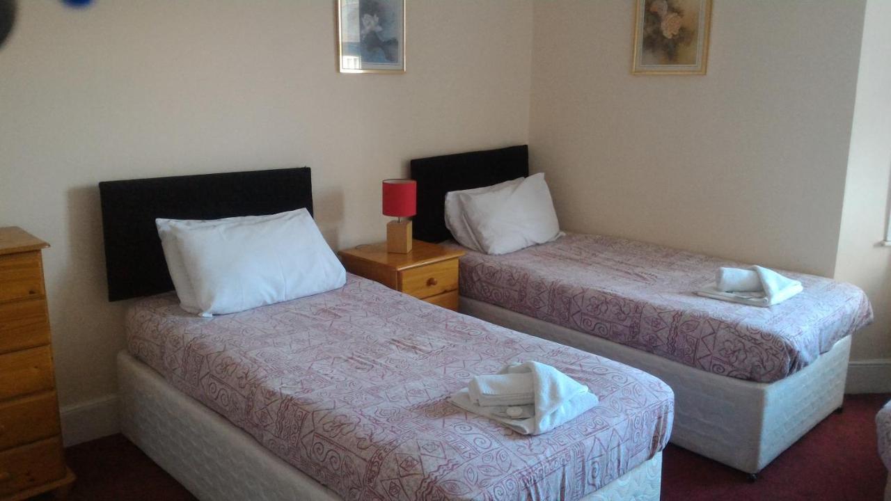 Cedar Lodge Hotel Exeter Esterno foto