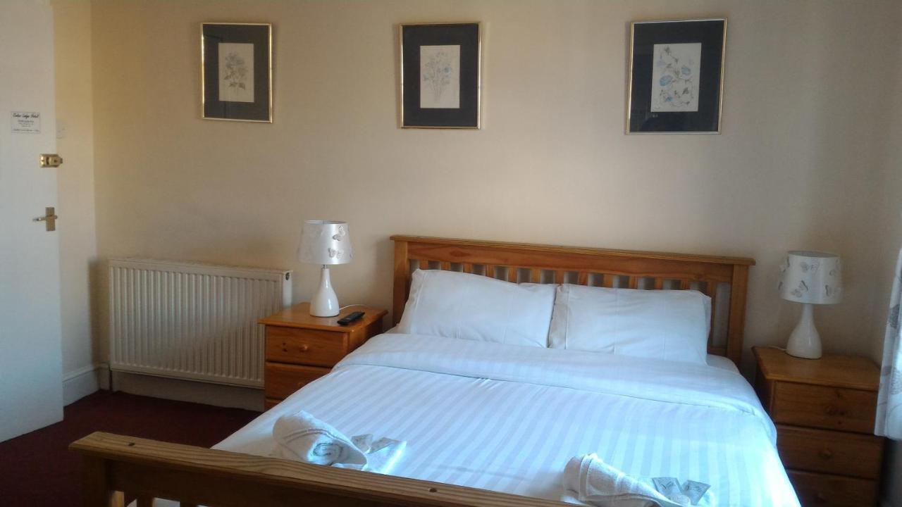 Cedar Lodge Hotel Exeter Esterno foto
