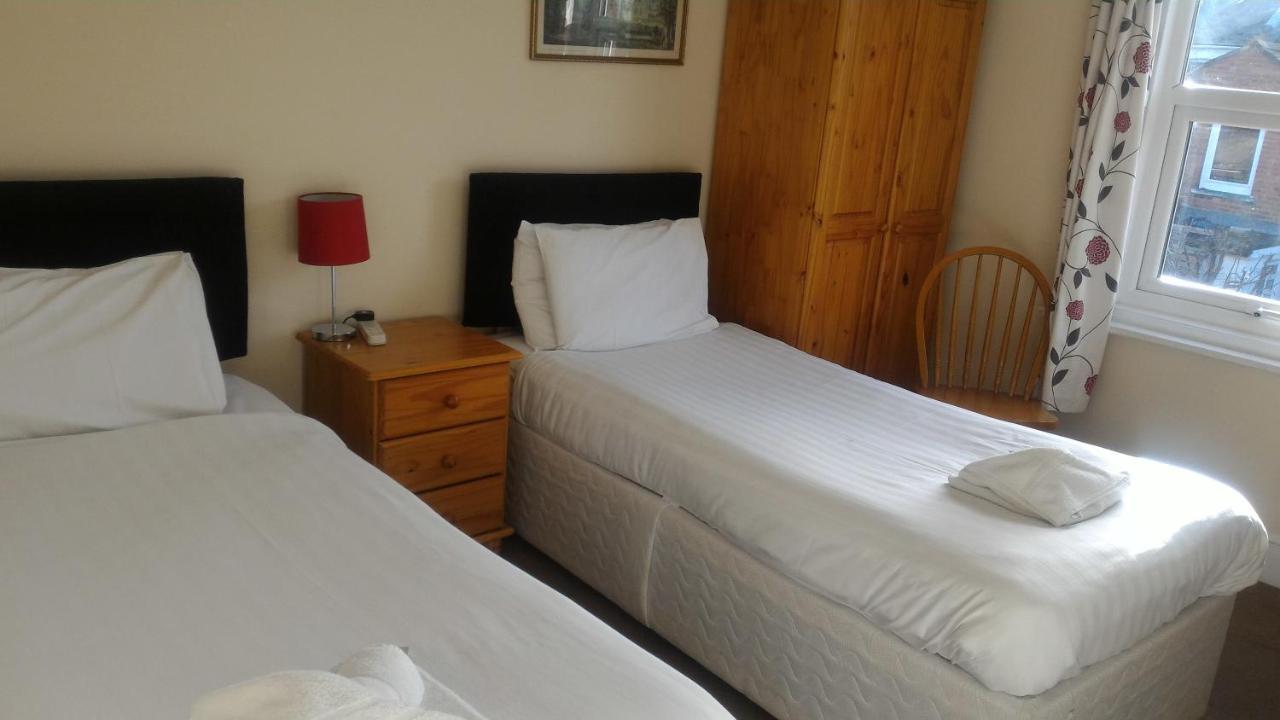 Cedar Lodge Hotel Exeter Esterno foto