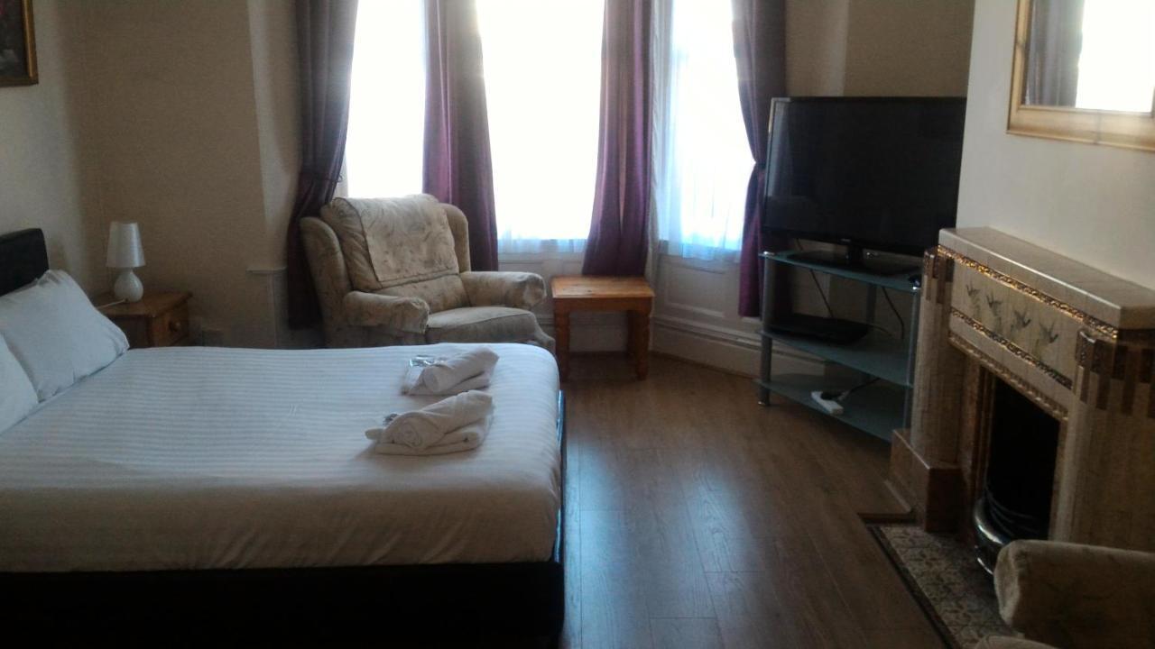 Cedar Lodge Hotel Exeter Esterno foto
